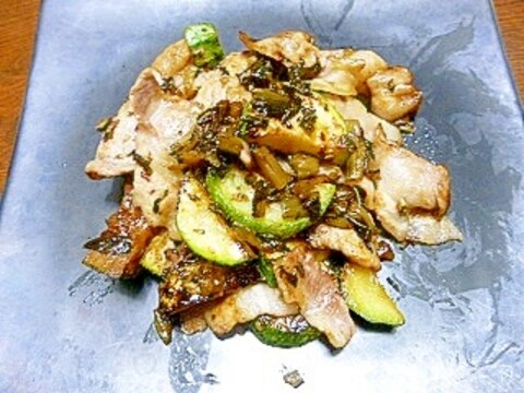 調味料は高菜漬けだけ！ズッキーニ好きの豚肉炒め♪